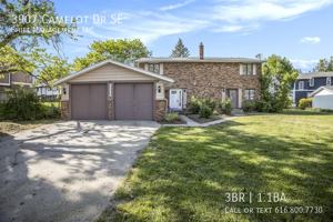 featured image of 3907 Camelot Dr Se