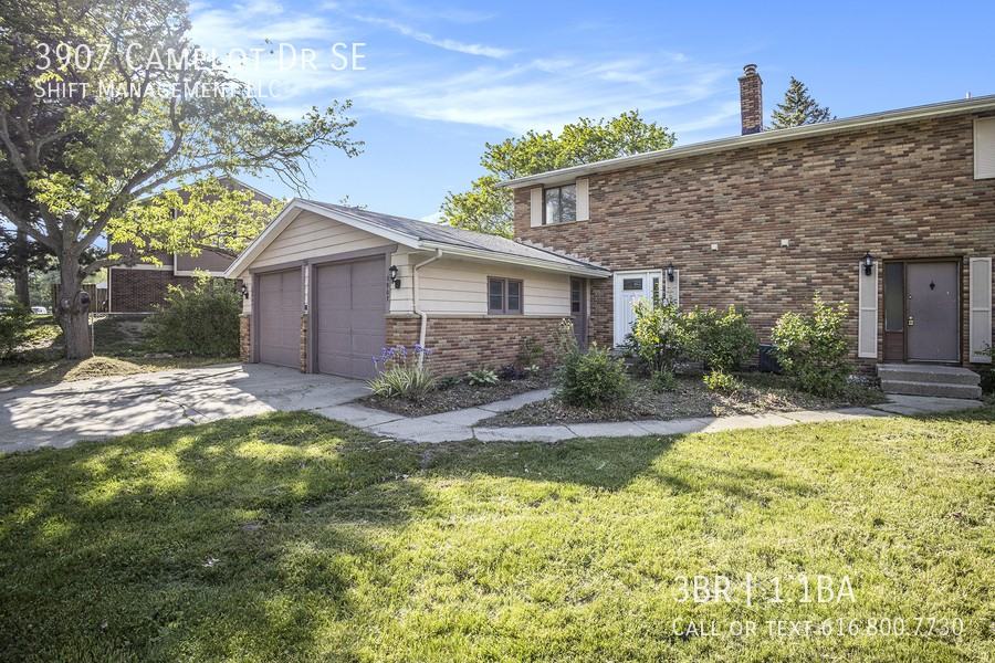 3907 Camelot Dr Se - Photo 3 of 20