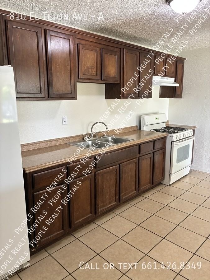 810 El Tejon Ave #A - Photo 7 of 19