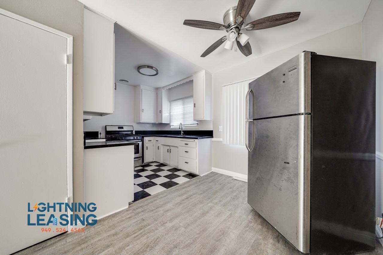 230 S Coronado St #11 - Photo 4 of 20