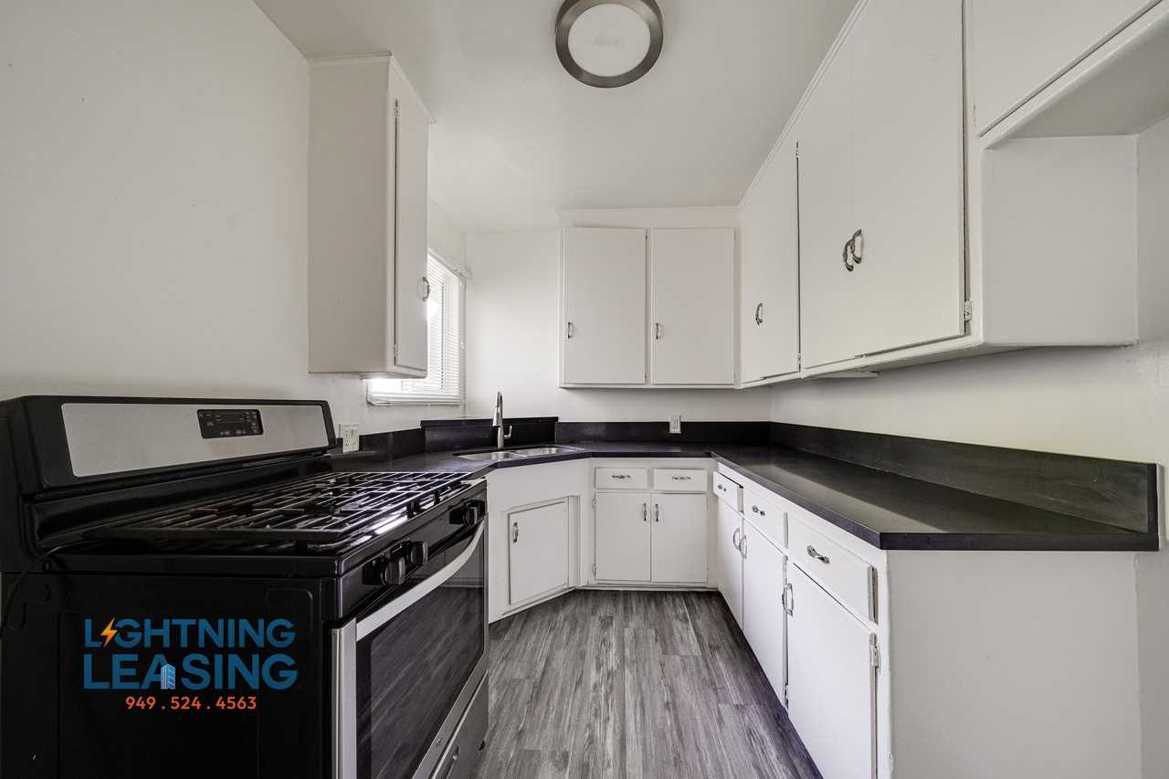 230 S Coronado St #34