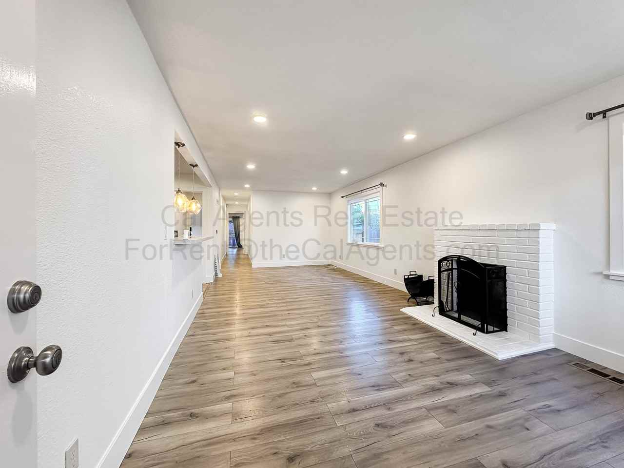 2229 88th Ave #1 - Photo 2 of 16