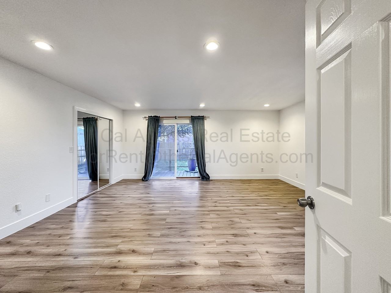 2229 88th Ave #1 - Photo 5 of 16