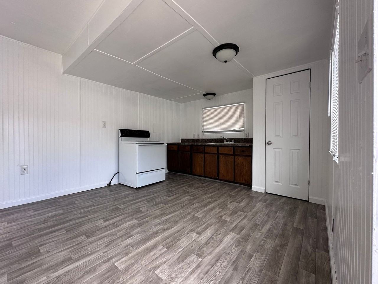 28065 Freewalt St #2MH - Photo 4 of 17