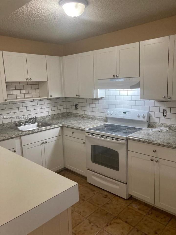 5494 Courtyard Dr #5494-5494 - Photo 5 of 17