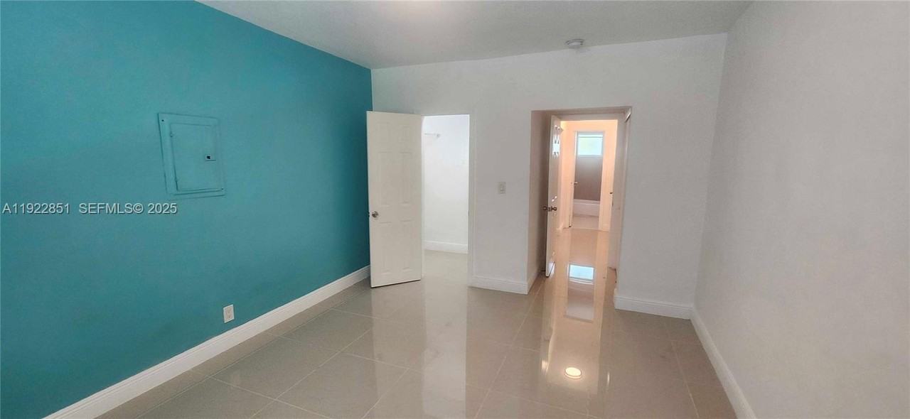 1050 98th St #10502W - Photo 2 of 9