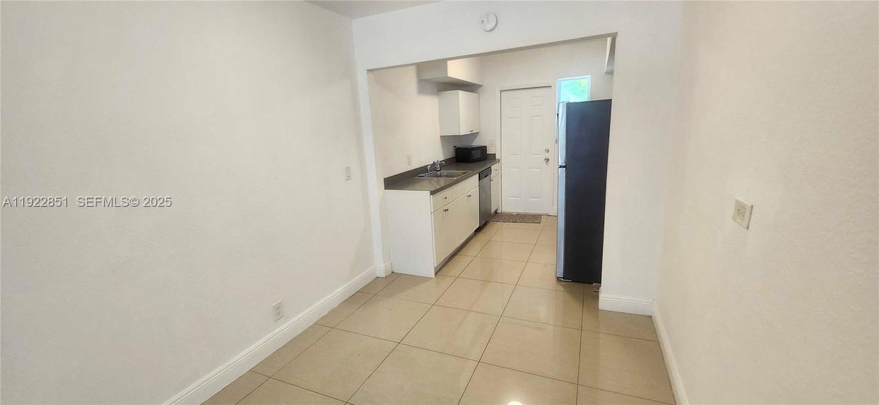 1050 98th St #10502W - Photo 4 of 9