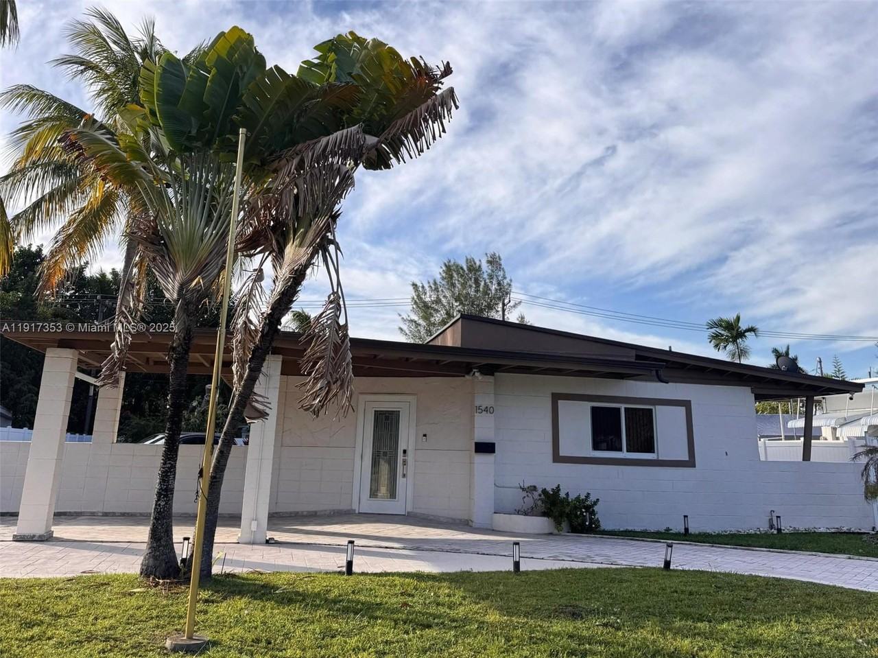 1540 Ne 118th St #1540B - Photo 3 of 22