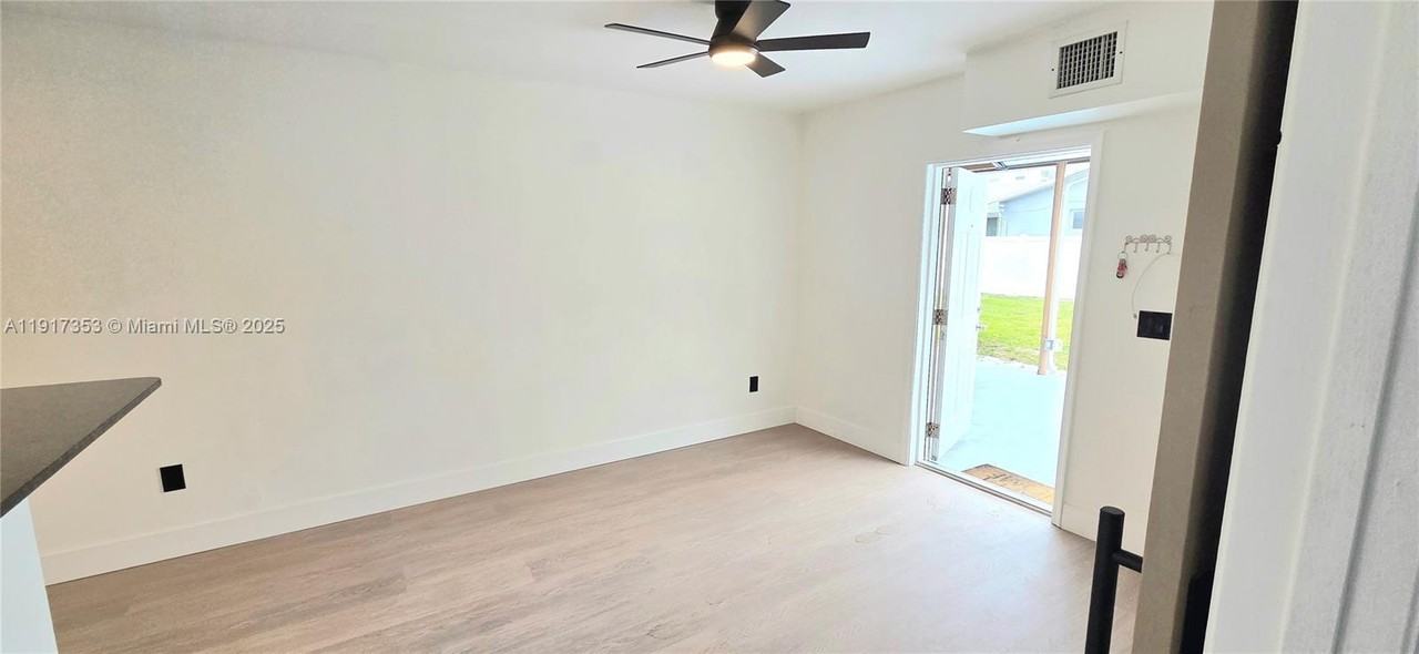 1540 Ne 118th St #1540B - Photo 7 of 22