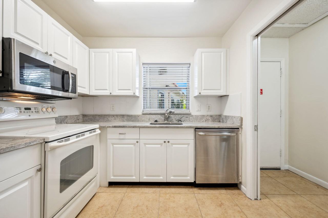 308 Southwind Ct #308-6 - Photo 3 of 23