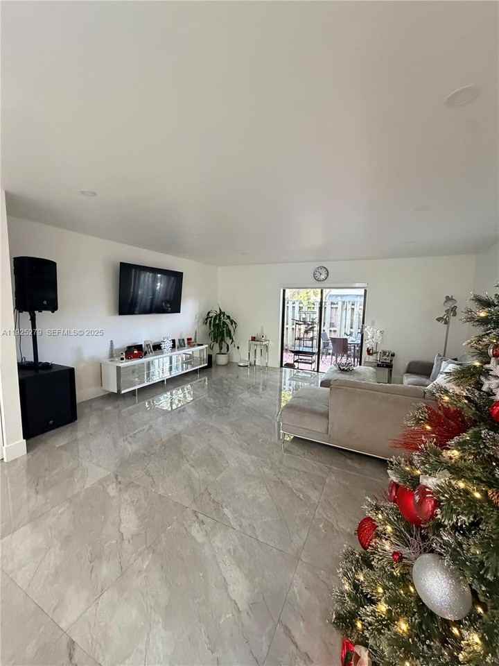 14261 Sw 94th Circle Ln - Photo 4 of 21