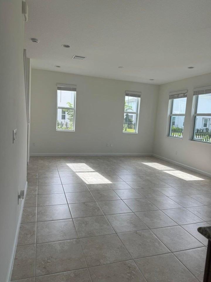 16452 Millenium Ct #16452 - Photo 3 of 8