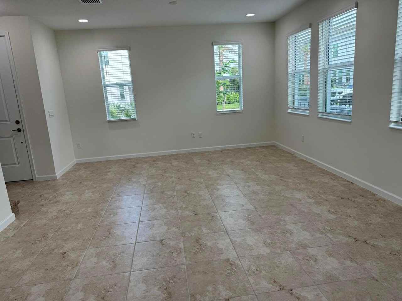 16452 Millenium Ct #16452 - Photo 4 of 8