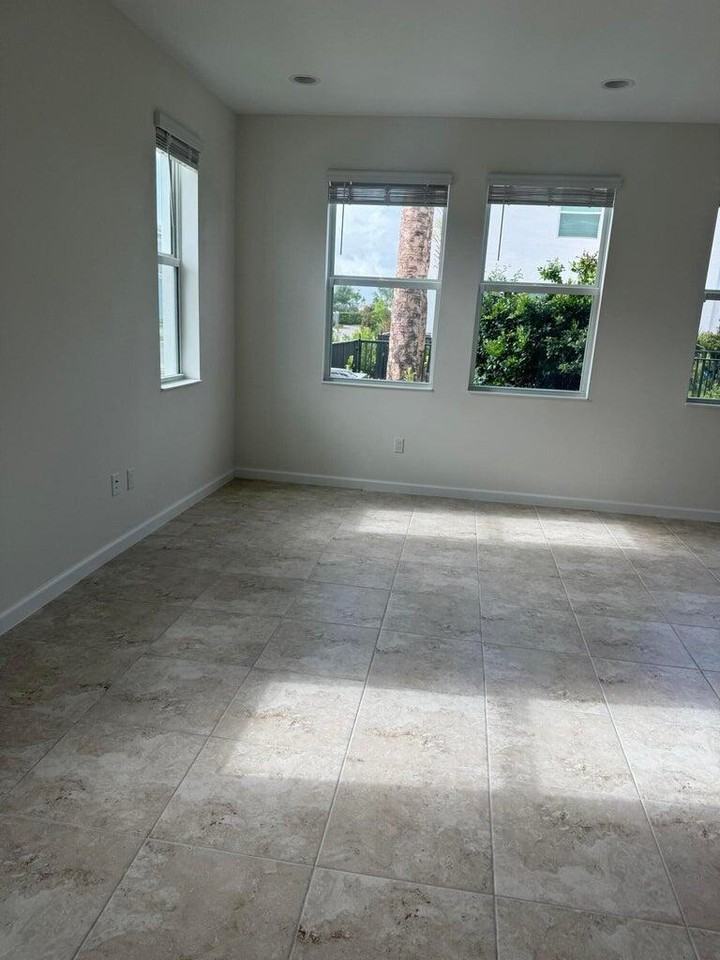 16452 Millenium Ct #16452 - Photo 7 of 8