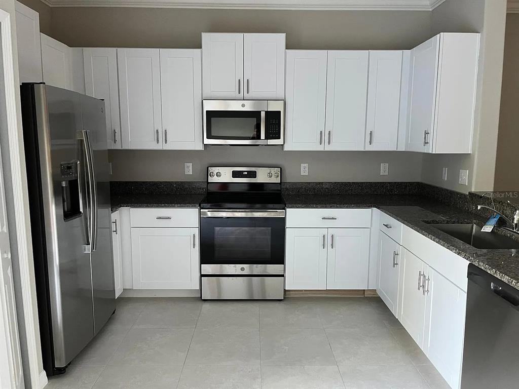 1498 Cassius St #1498 - Photo 3 of 19