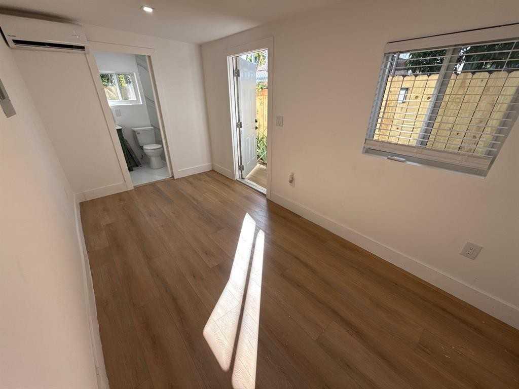 1282 Nw 35th St #1282-5 - Photo 2 of 12