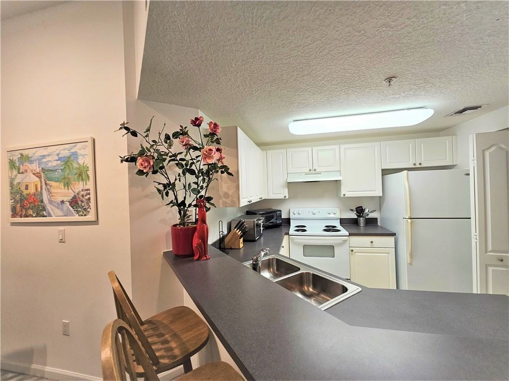 5050 Fairways Cir #5050E301 - Photo 7 of 36