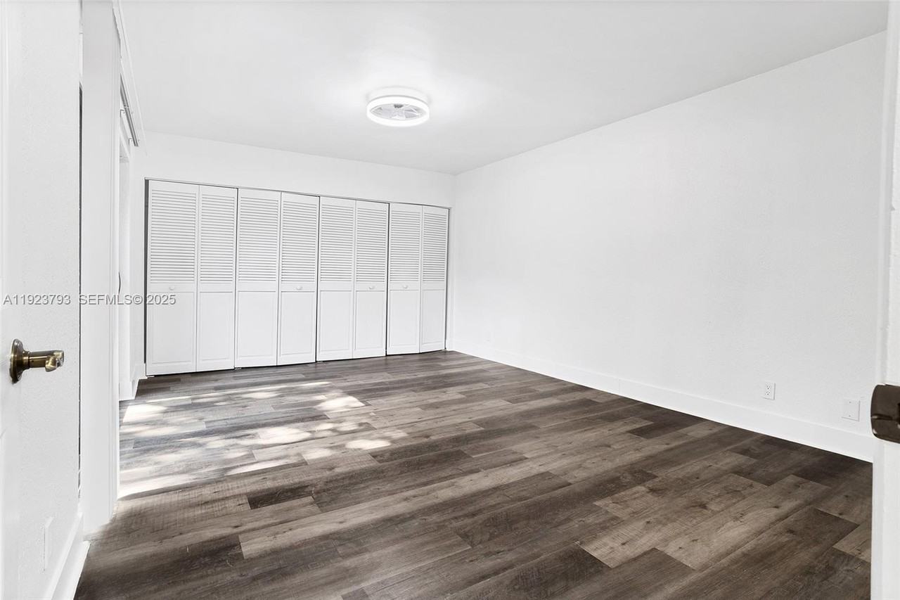 4059 Palm Bay Cir #4059C - Photo 3 of 27