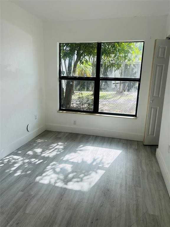 844 Nw 3rd Ave #844A - Photo 5 of 10