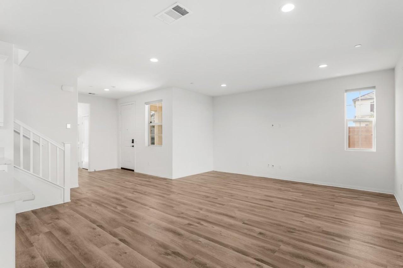 3915 E Fincastle St #3915 - Photo 3 of 35