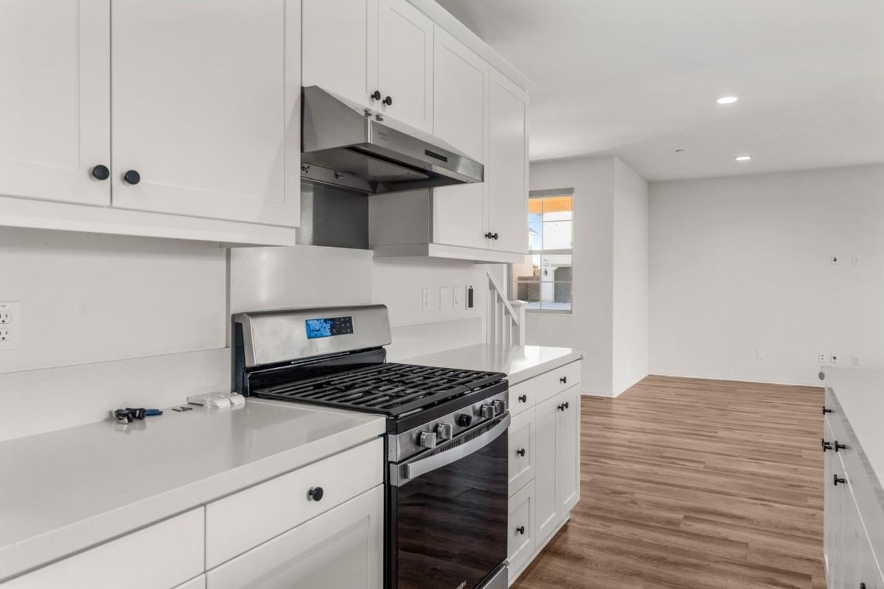 3915 E Fincastle St #3915 - Photo 4 of 35