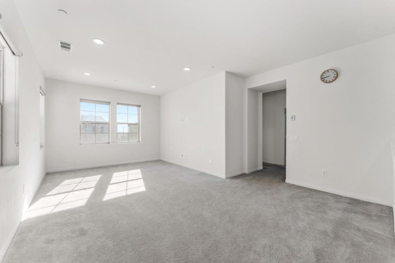 3915 E Fincastle St #3915 - Photo 6 of 35