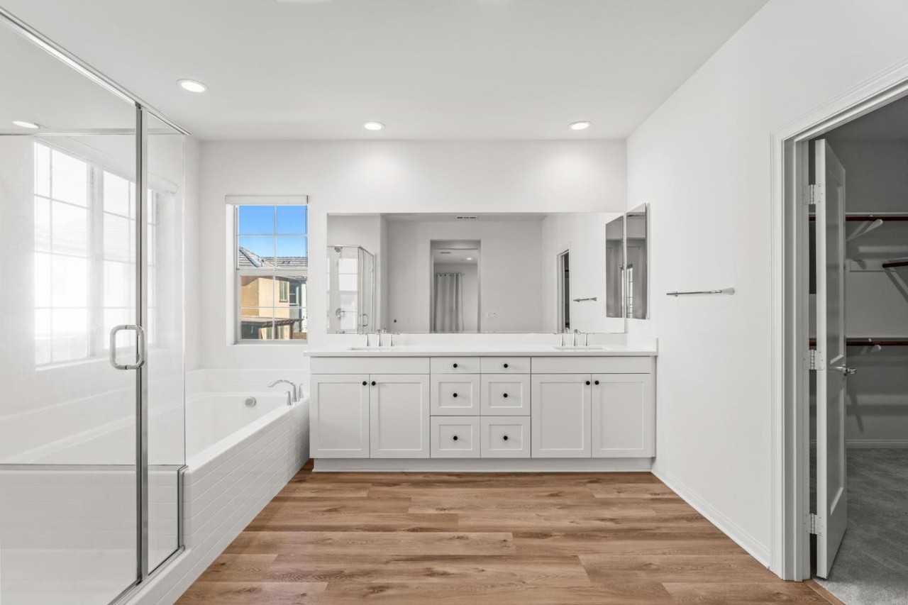 3915 E Fincastle St #3915 - Photo 7 of 35