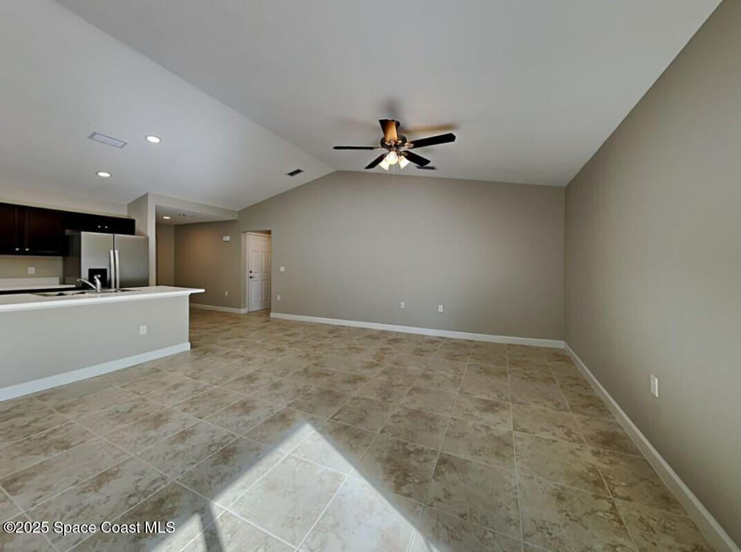 2702 Hester Ave Se #2702 - Photo 7 of 11