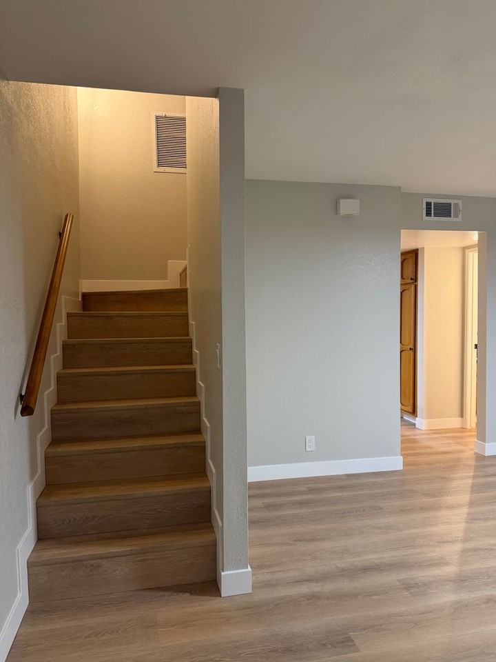 189 E Upjohn Ave - Photo 2 of 16