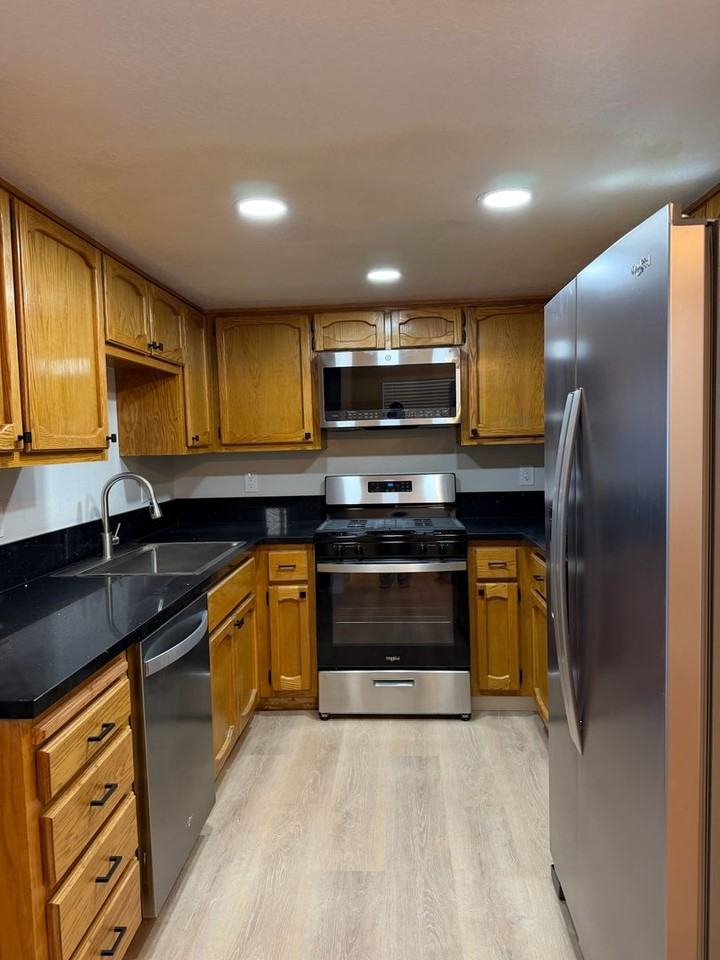 189 E Upjohn Ave - Photo 4 of 16