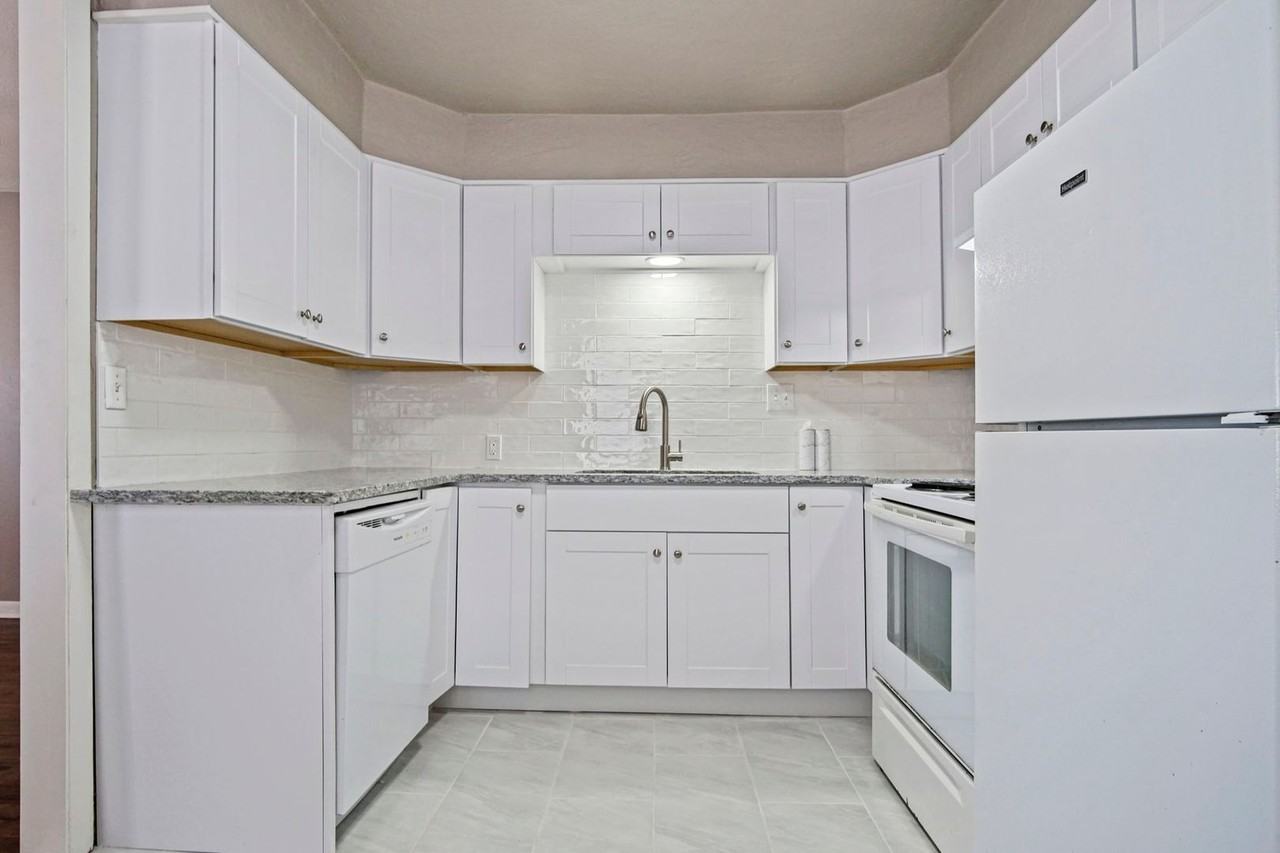 7202 Nw 46th St - Photo 6 of 21