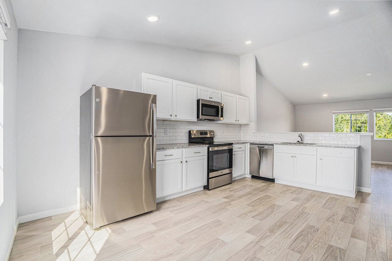 16507 Bedington Dr - Photo 3 of 21