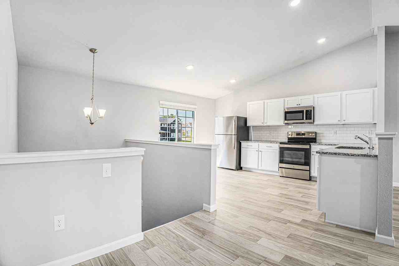 16507 Bedington Dr - Photo 4 of 21