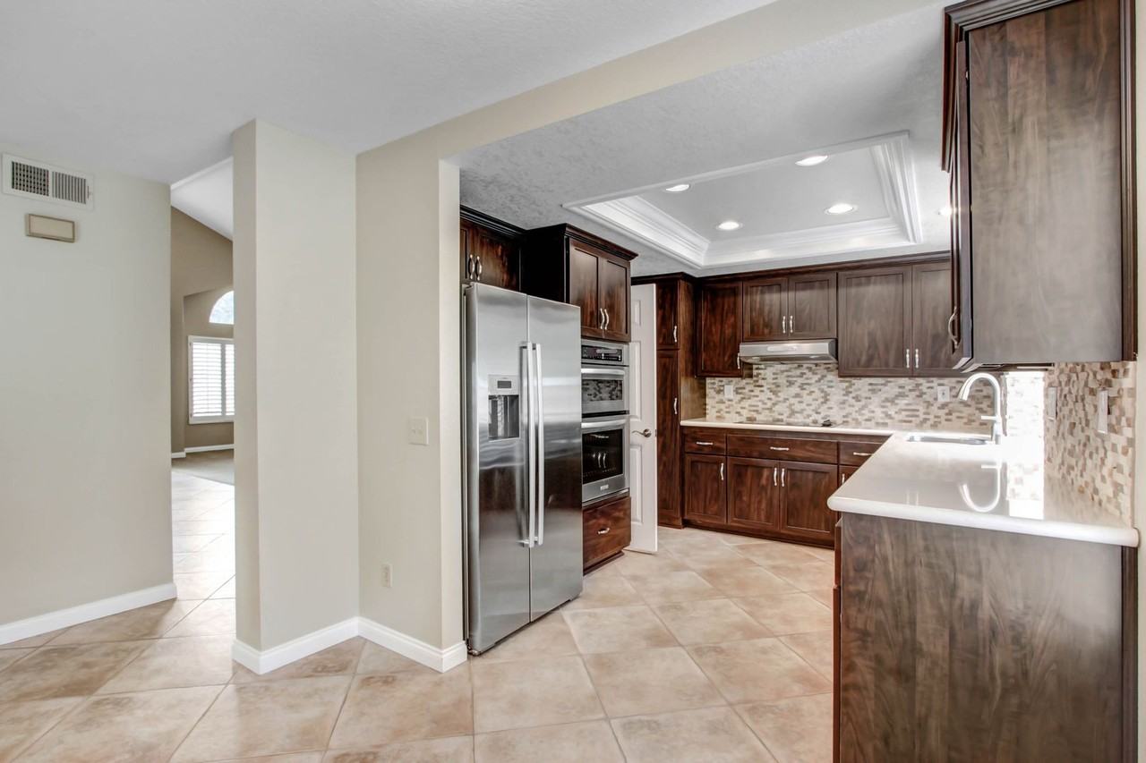 9 Danforth Ave - Photo 4 of 36