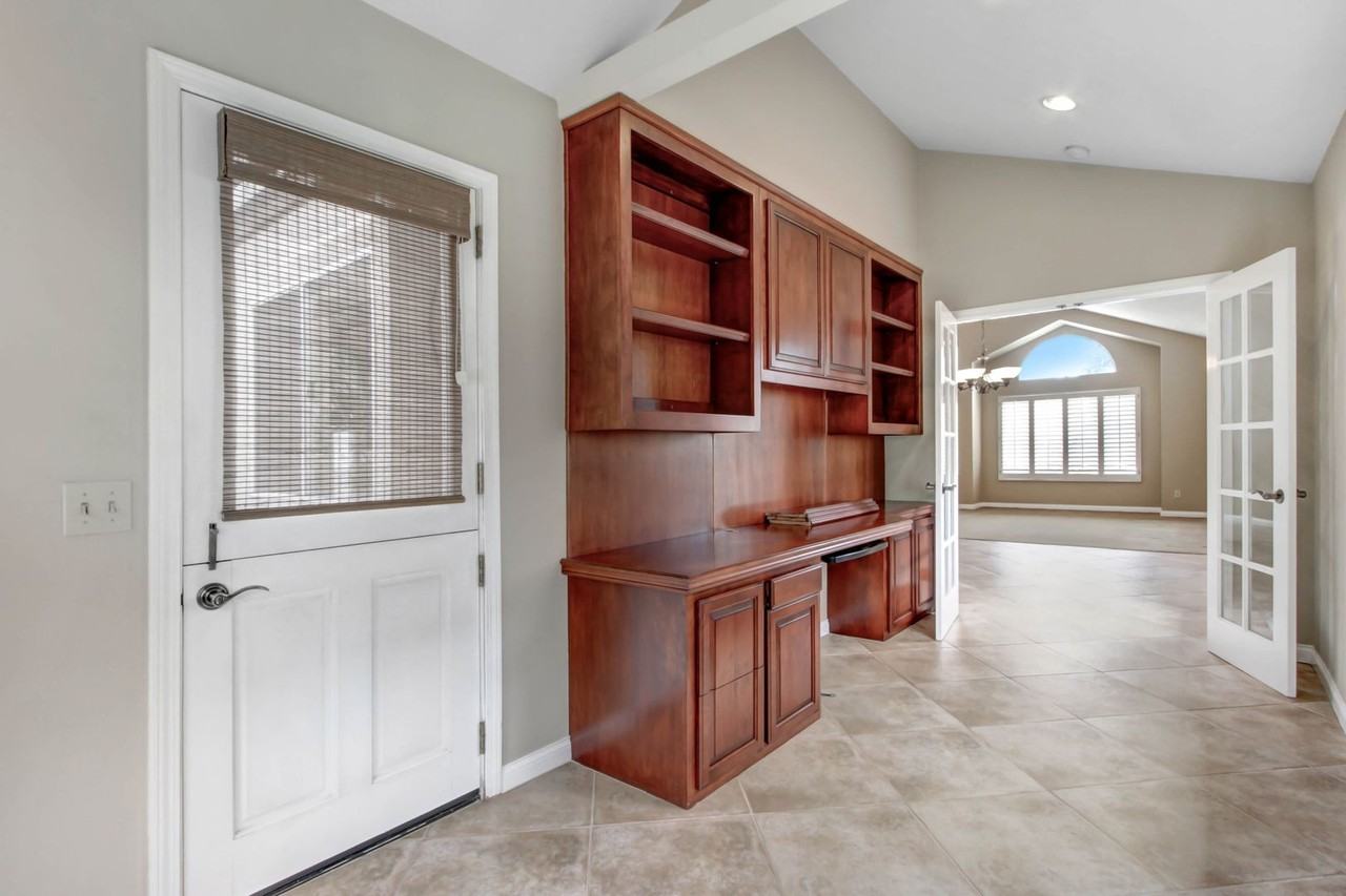 9 Danforth Ave - Photo 6 of 36