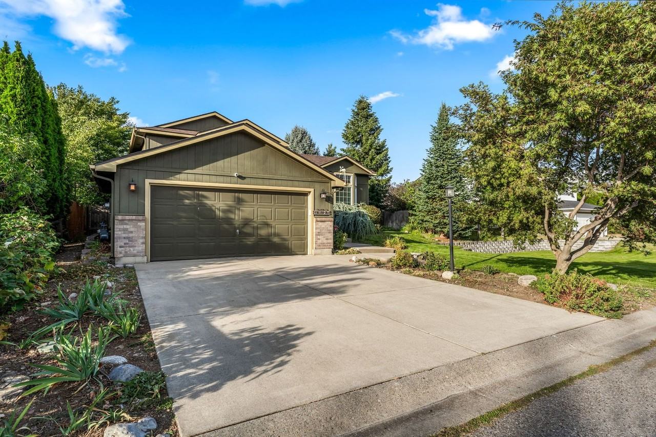 19127 E Baldwin Ln - Photo 3 of 50