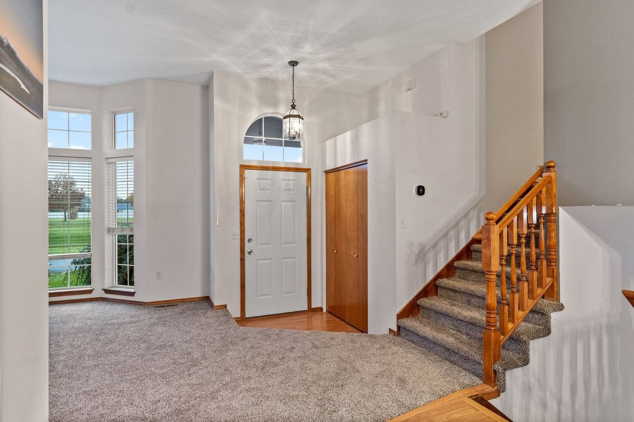 19127 E Baldwin Ln - Photo 4 of 50