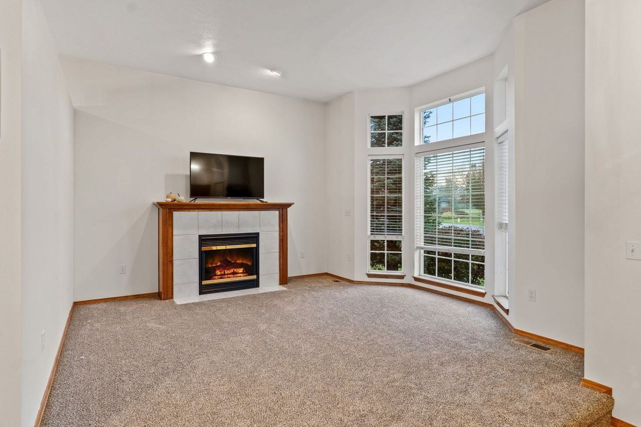 19127 E Baldwin Ln - Photo 5 of 50