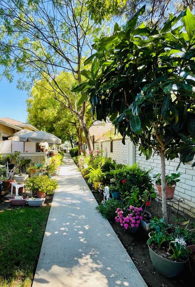 SIERRA HEARTLAND APTS - Photo 2 of 5