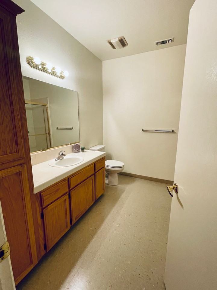 SIERRA HEARTLAND APTS - Photo 5 of 5