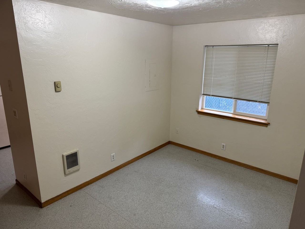 1047 W 3rd Ave - Photo 4 of 17