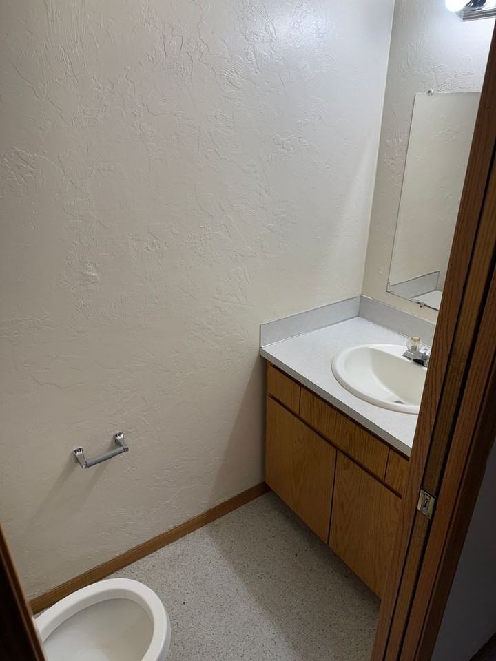 1047 W 3rd Ave - Photo 7 of 17