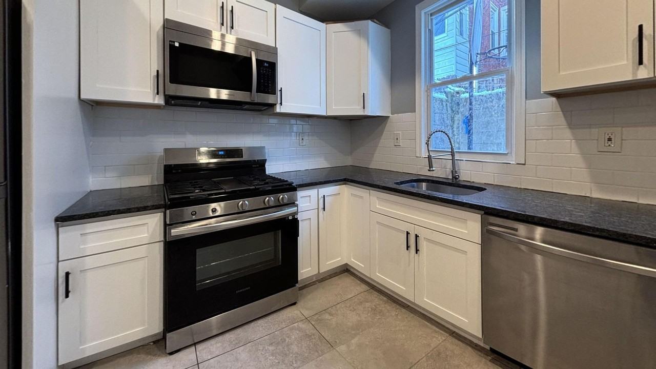 2546 N 16th St - Photo 2 of 26