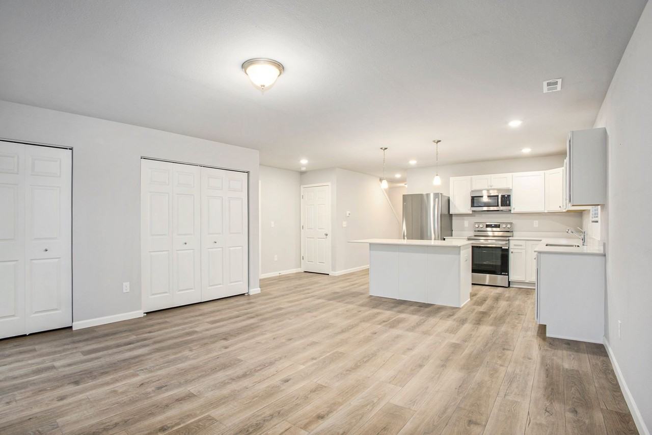 1874 Manz St - Photo 4 of 22