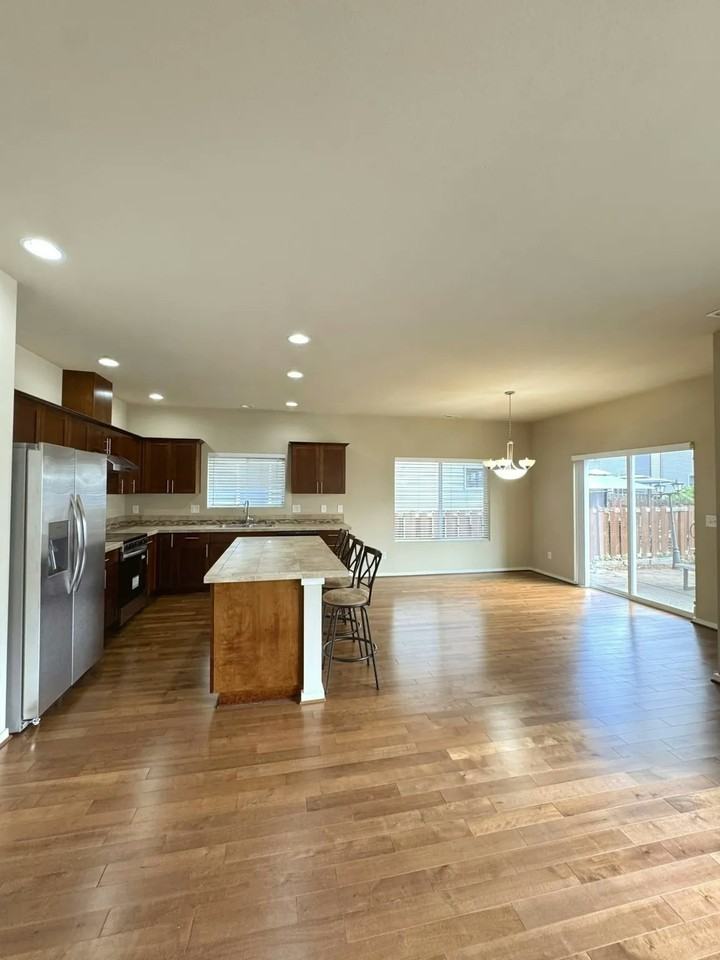 1752 42nd Street Northeast - Photo 5 of 11