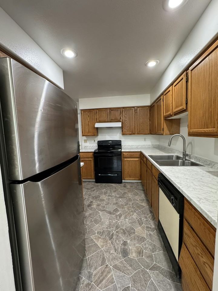 9 76th Street Southeast, Unit B - Photo 5 of 27