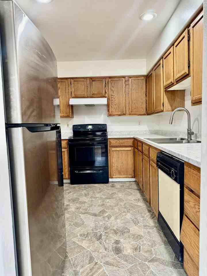 9 76th Street Southeast, Unit B - Photo 6 of 27