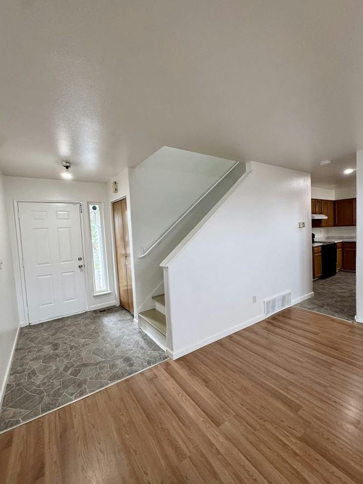 9 76th Street Southeast, Unit B - Photo 7 of 27