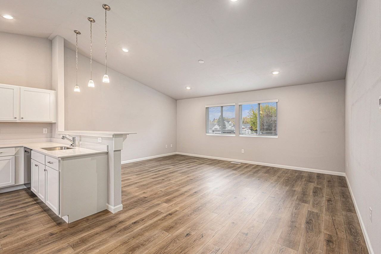 11121 Farmway Dr - Photo 5 of 24