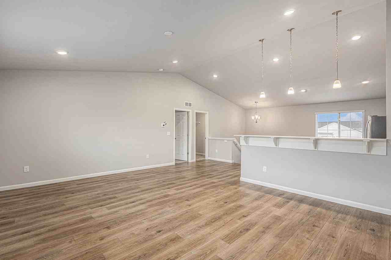 11121 Farmway Dr - Photo 6 of 24